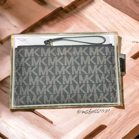 RARE MICHAEL KORS Leather Signature Large Zip Wristlet in Black/Gold - Picture 1 of 2